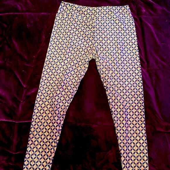 Lularoe leggings size tall & curvy - Picture 1 of 2